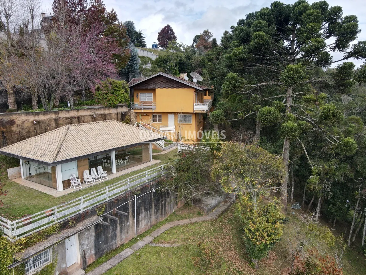 Casa à venda de 3.400 m² em Campos do Jordão, SP, Brasil