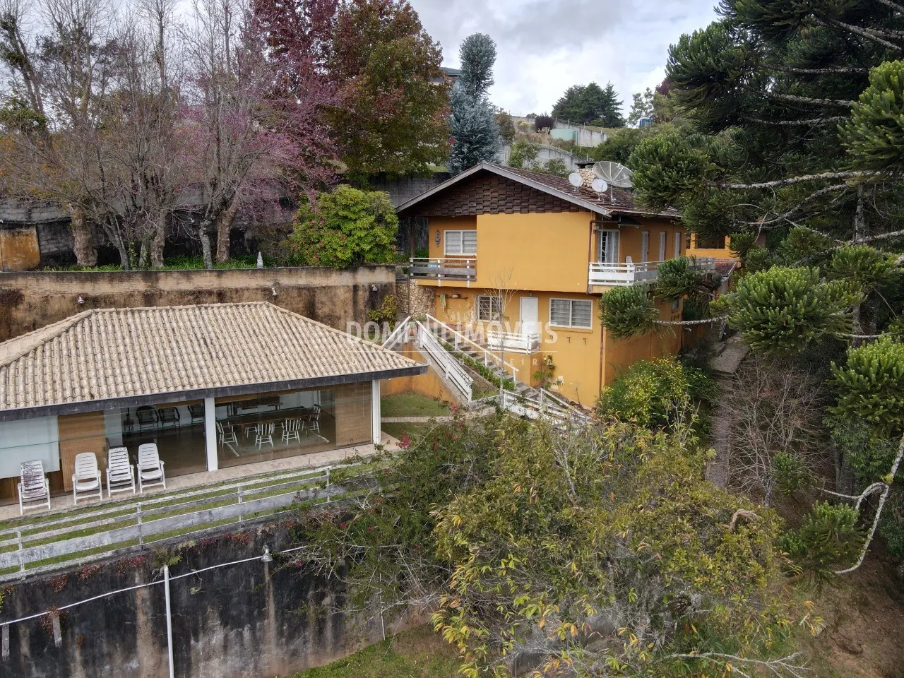 Casa à venda de 3.400 m² em Campos do Jordão, SP, Brasil