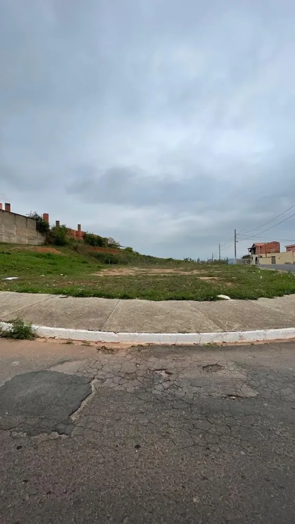 Terreno à venda de 806 m² em Tatuí, SP, Brasil