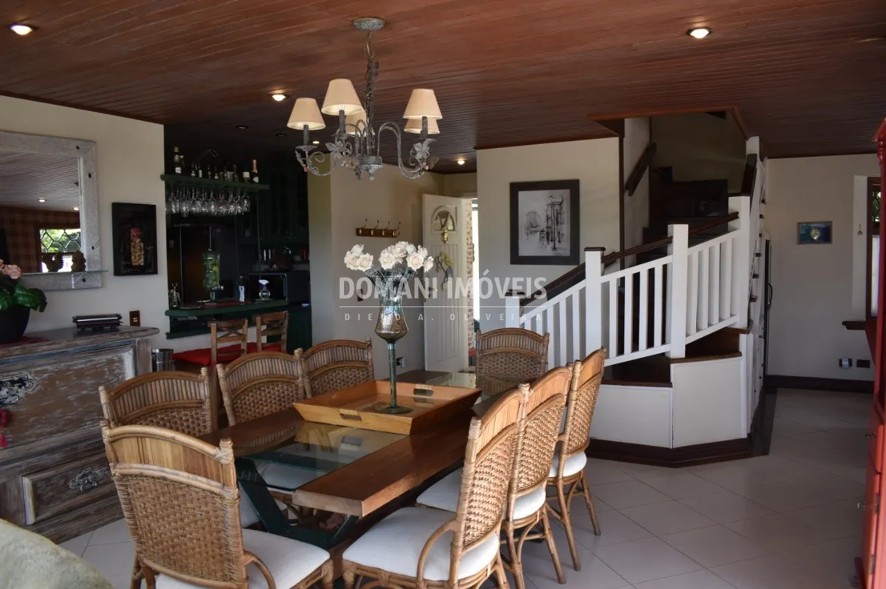Casa à venda e para Alugar de 1.140 m² em Campos do Jordão, SP, Brasil