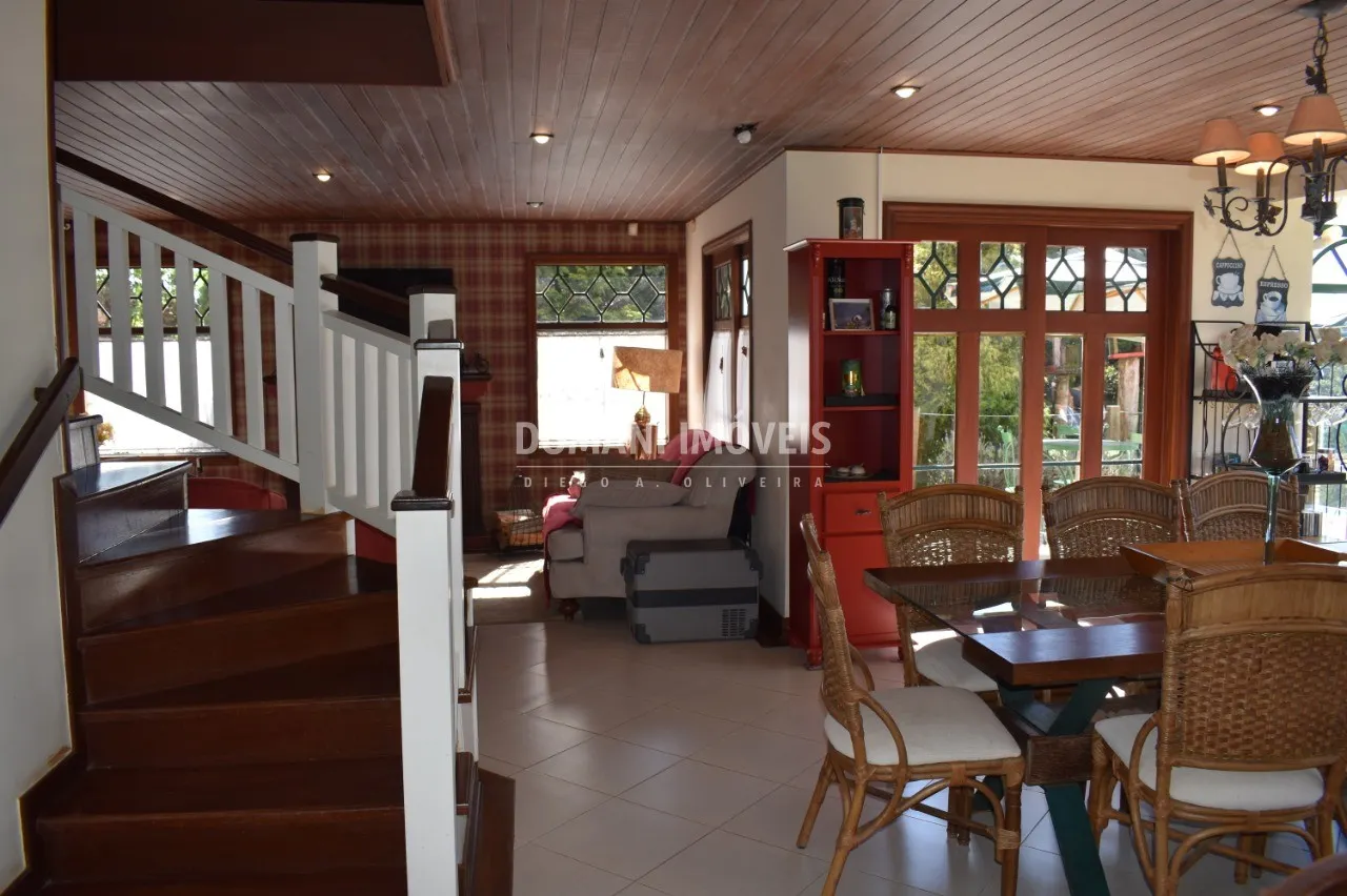 Casa à venda e para Alugar de 1.140 m² em Campos do Jordão, SP, Brasil