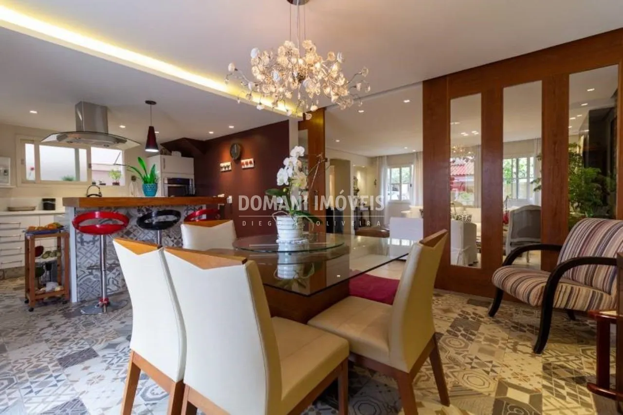 Casa à venda de 328 m² em São Paulo, SP, Brasil