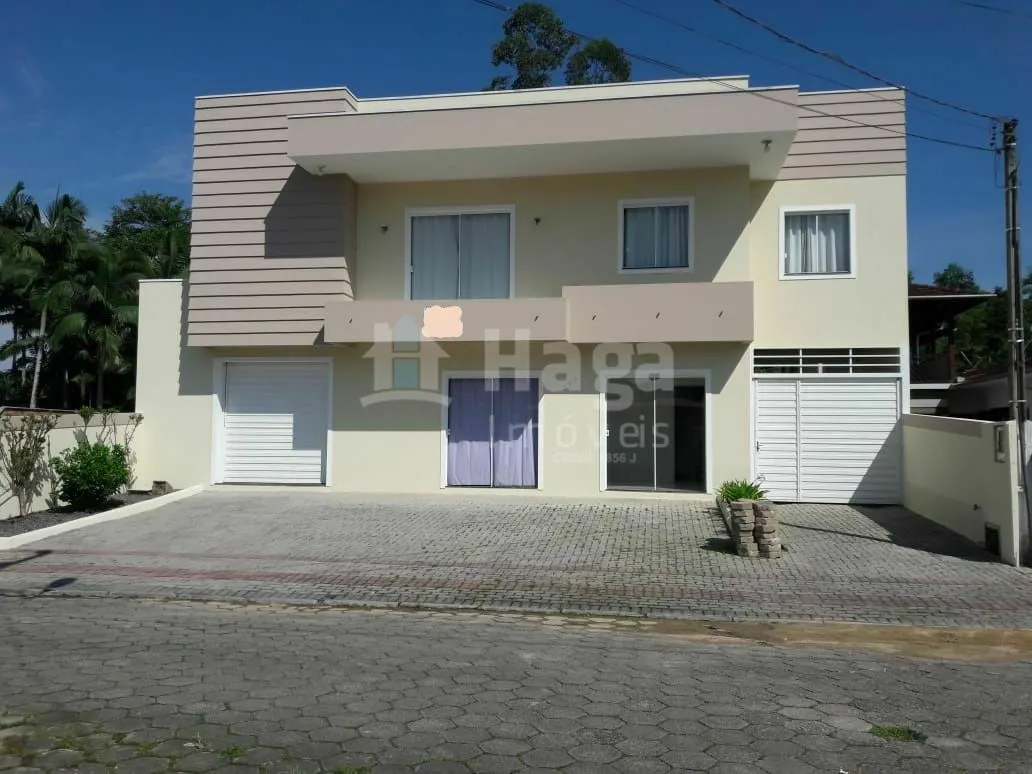 Casa à venda de 375 m² em Guabiruba, SC, Brasil