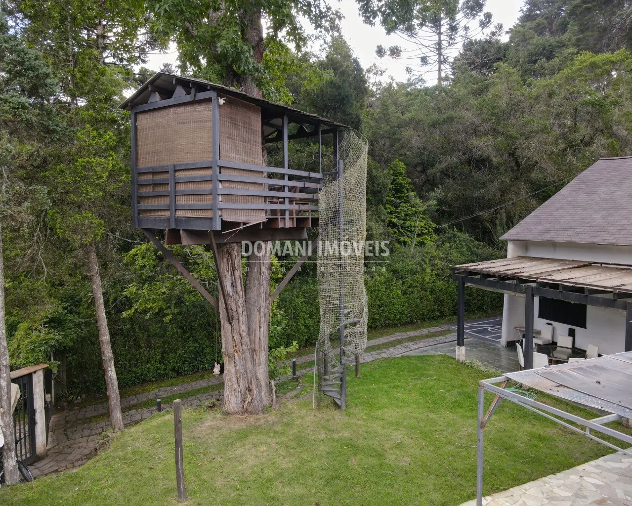 Casa à venda de 1.105 m² em Campos do Jordão, SP, Brasil