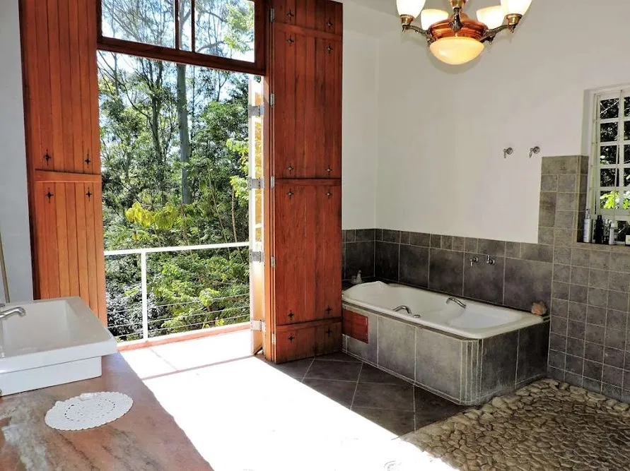 Casa à venda de 5.423 m² em Embu das Artes, SP, Brasil