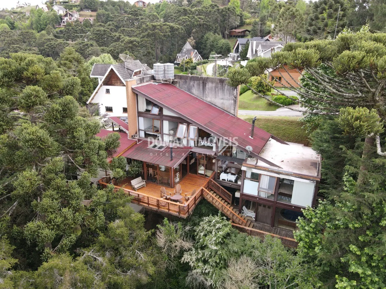 Casa à venda de 1.600 m² em Campos do Jordão, SP, Brasil