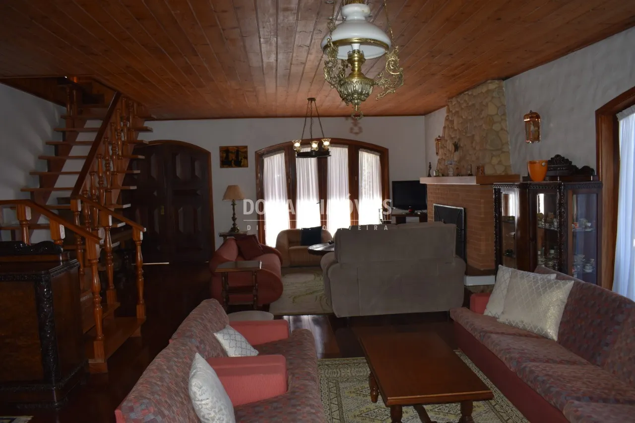 Casa à venda de 4.810 m² em Campos do Jordão, SP, Brasil