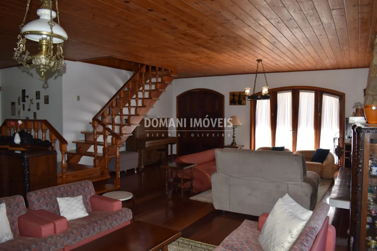 Casa à venda de 4.810 m² em Campos do Jordão, SP, Brasil