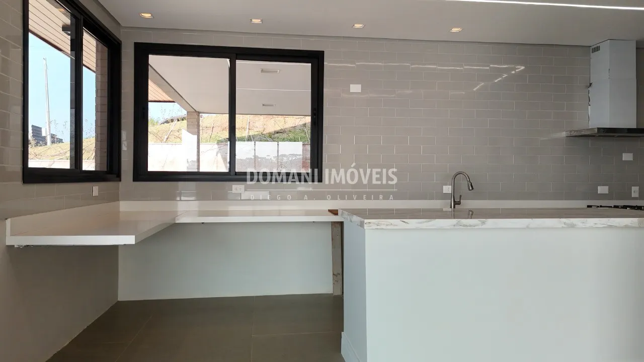 Casa à venda de 2.520 m² em Campos do Jordão, SP, Brasil