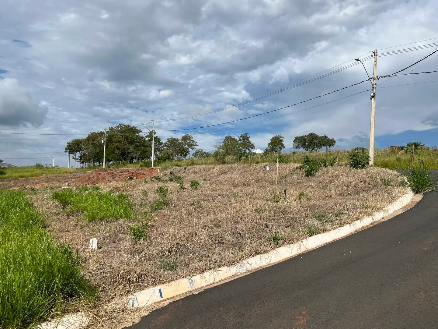 Terreno à venda de 333 m² em Piraju, SP, Brasil