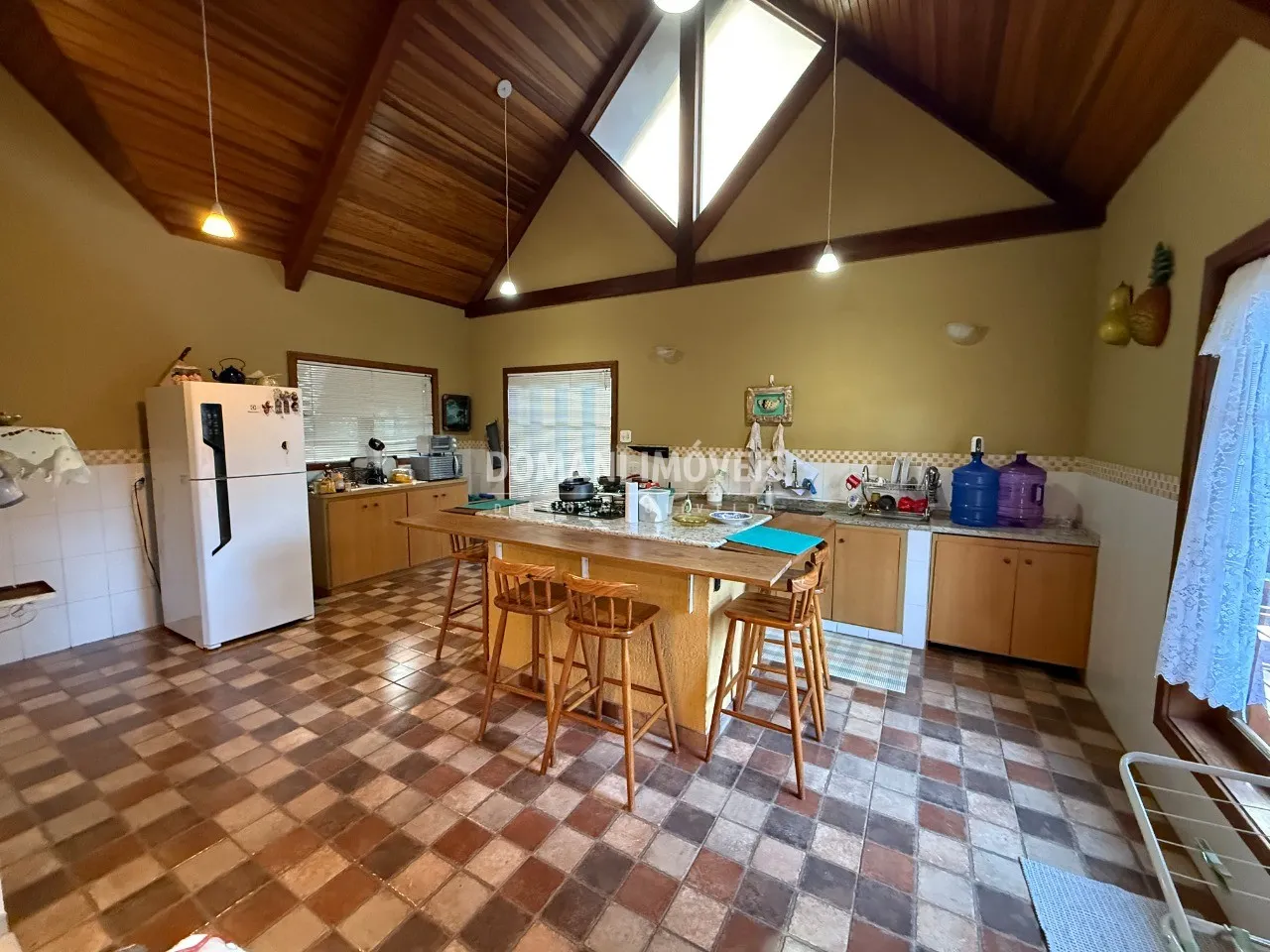 Casa à venda de 1.070 m² em Campos do Jordão, SP, Brasil