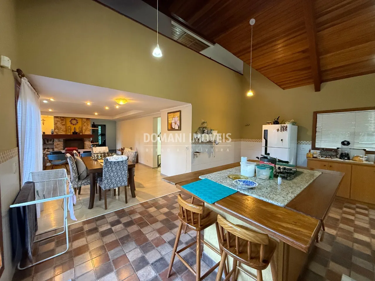 Casa à venda de 1.070 m² em Campos do Jordão, SP, Brasil