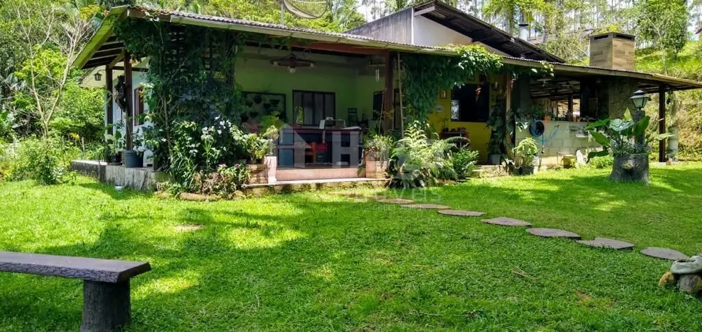 Fazenda à venda de 3 ha em Camboriú, SC, Brasil
