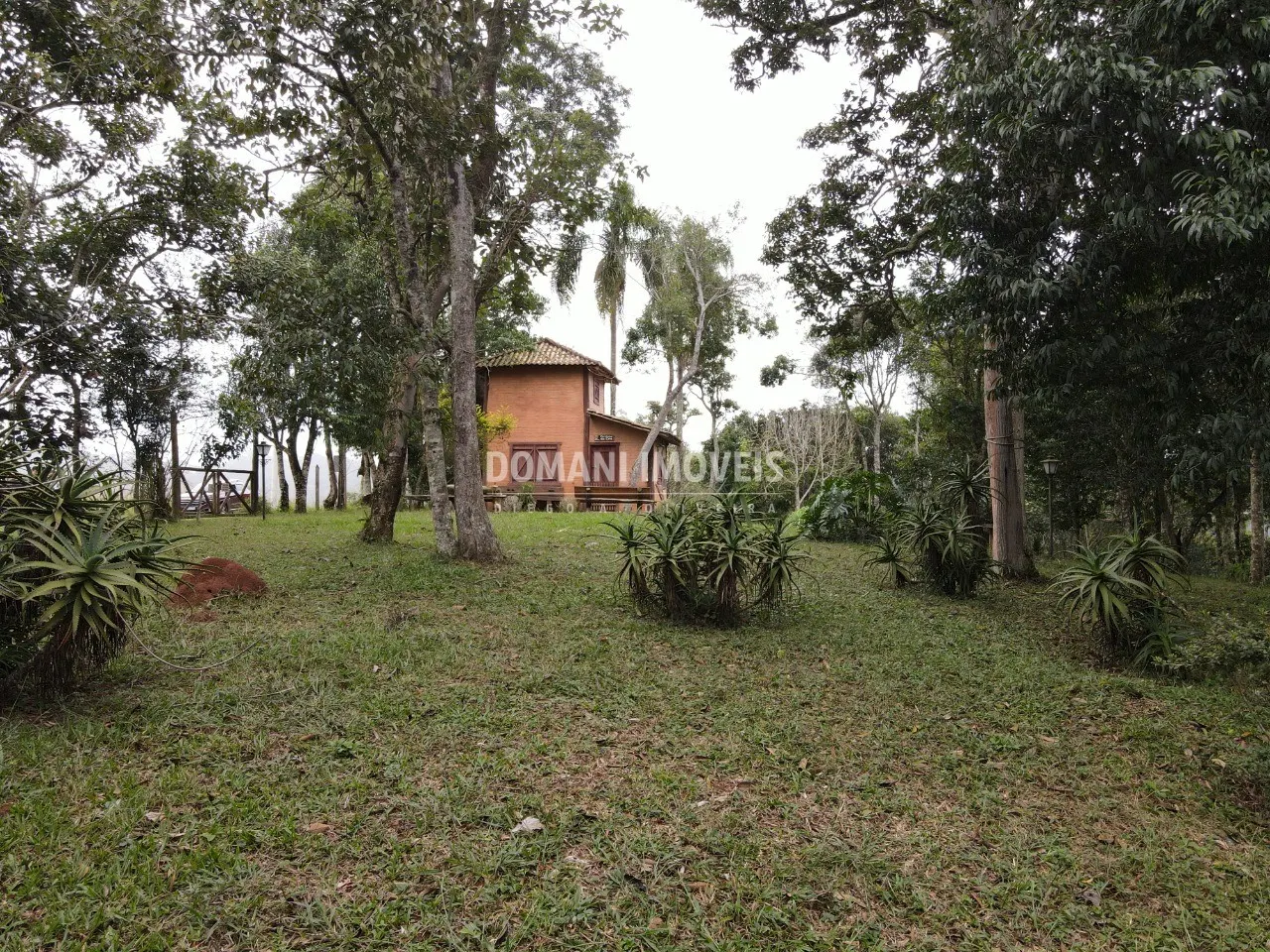 Casa à venda de 1 ha em Santo Antônio do Pinhal, SP, Brasil