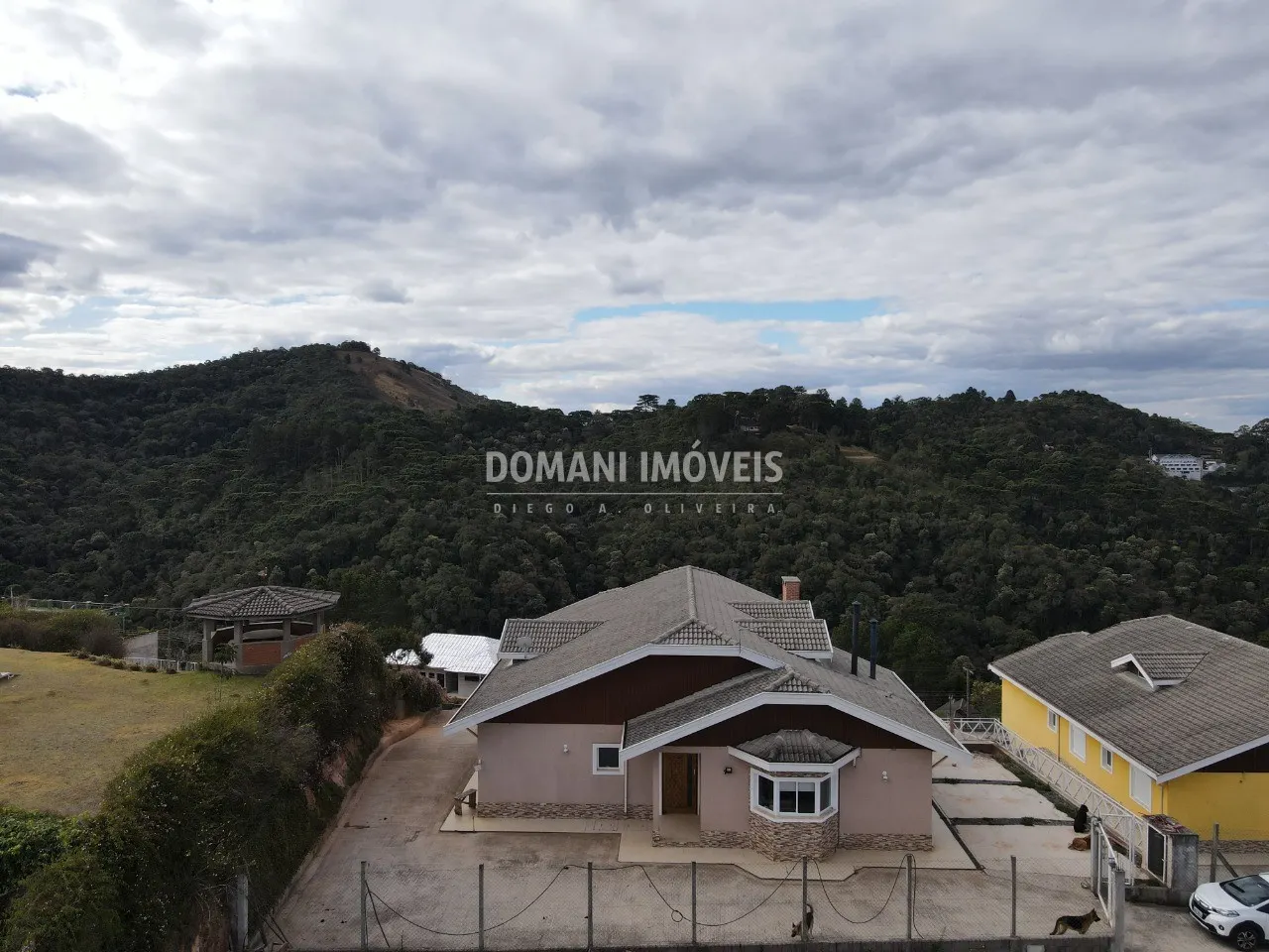 Casa à venda de 1.230 m² em Campos do Jordão, SP, Brasil