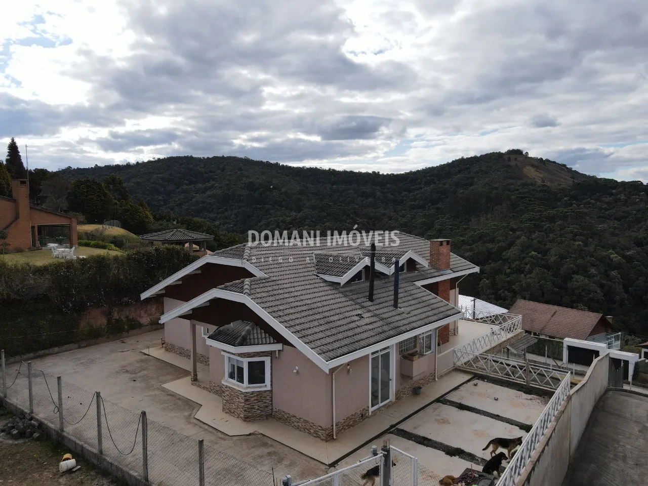 Casa à venda de 1.230 m² em Campos do Jordão, SP, Brasil