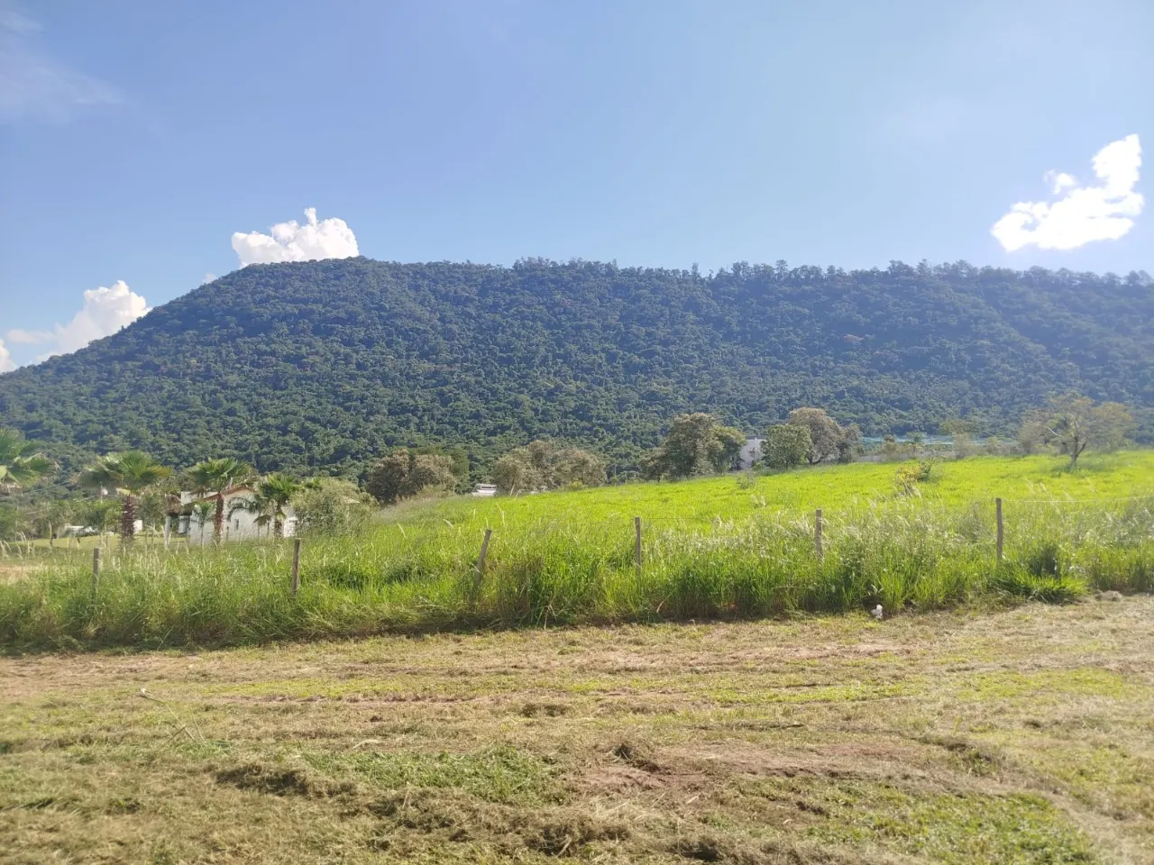 Country home for sale of 2,010 m² in Bofete, SP, Brazil