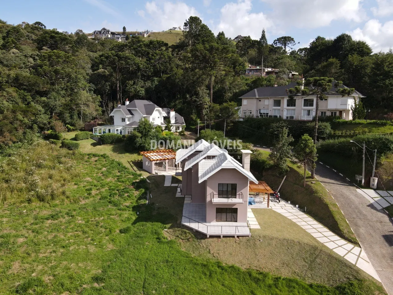 Casa à venda de 1.220 m² em Campos do Jordão, SP, Brasil