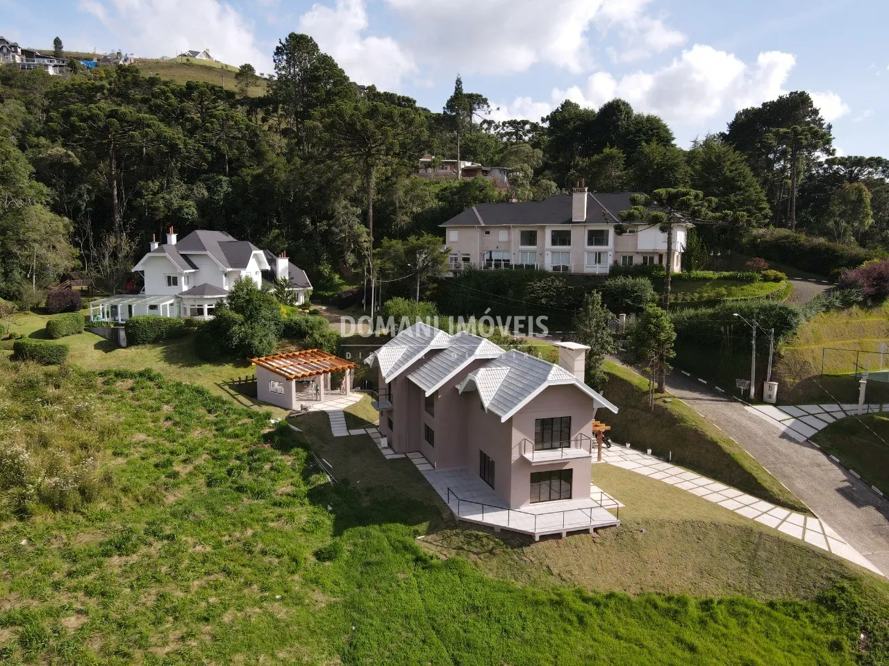 Casa à venda de 1.220 m² em Campos do Jordão, SP, Brasil