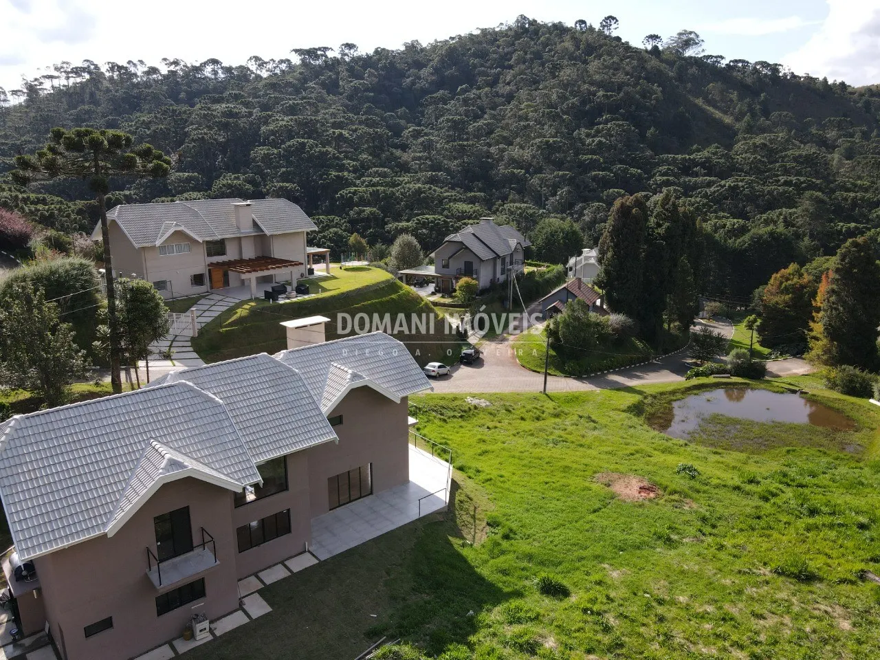 Casa à venda de 1.220 m² em Campos do Jordão, SP, Brasil