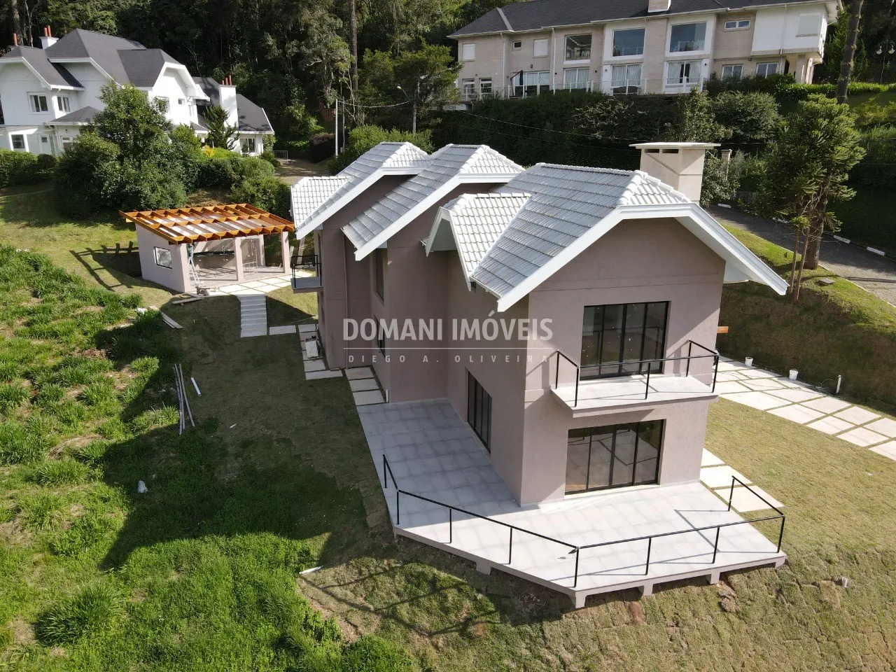 Casa à venda de 1.220 m² em Campos do Jordão, SP, Brasil