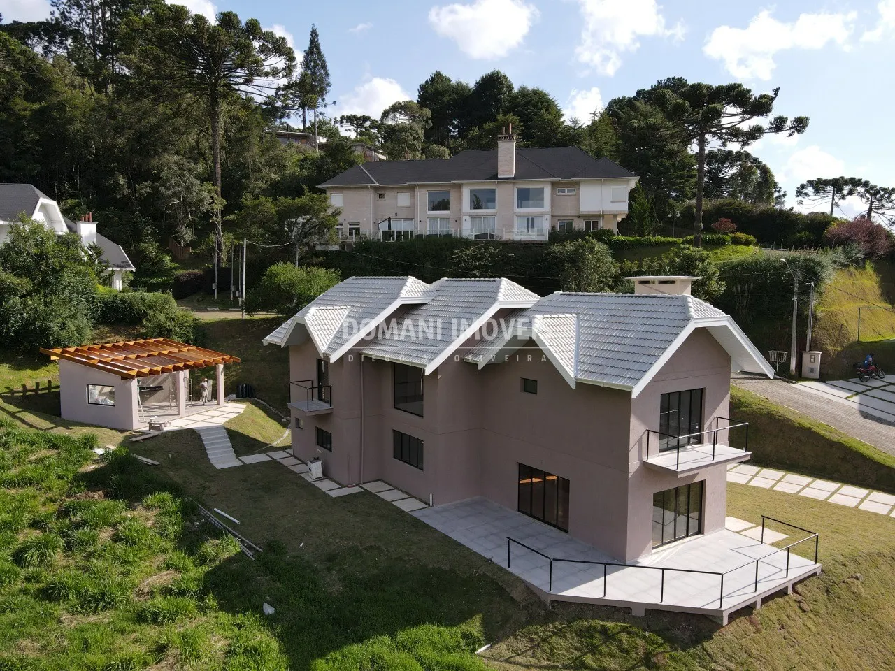 Casa à venda de 1.220 m² em Campos do Jordão, SP, Brasil