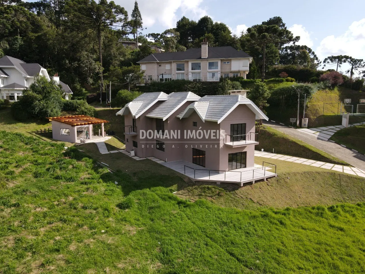 Casa à venda de 1.220 m² em Campos do Jordão, SP, Brasil
