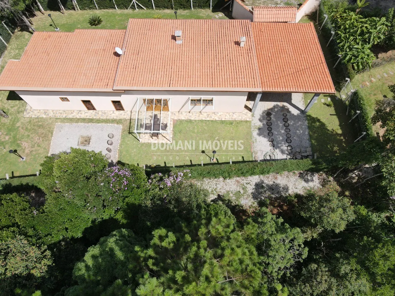 Casa à venda de 4.000 m² em Campos do Jordão, SP, Brasil