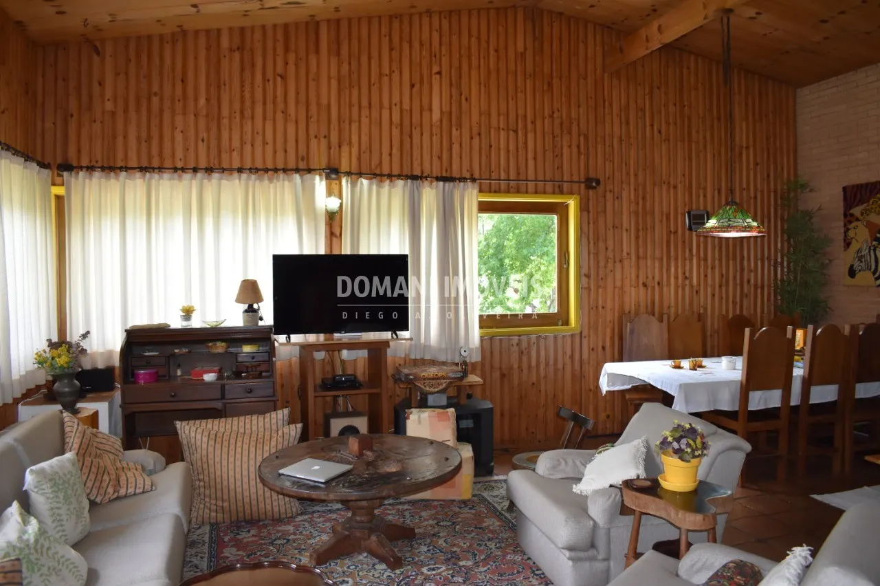 Casa à venda de 1.315 m² em Campos do Jordão, SP, Brasil