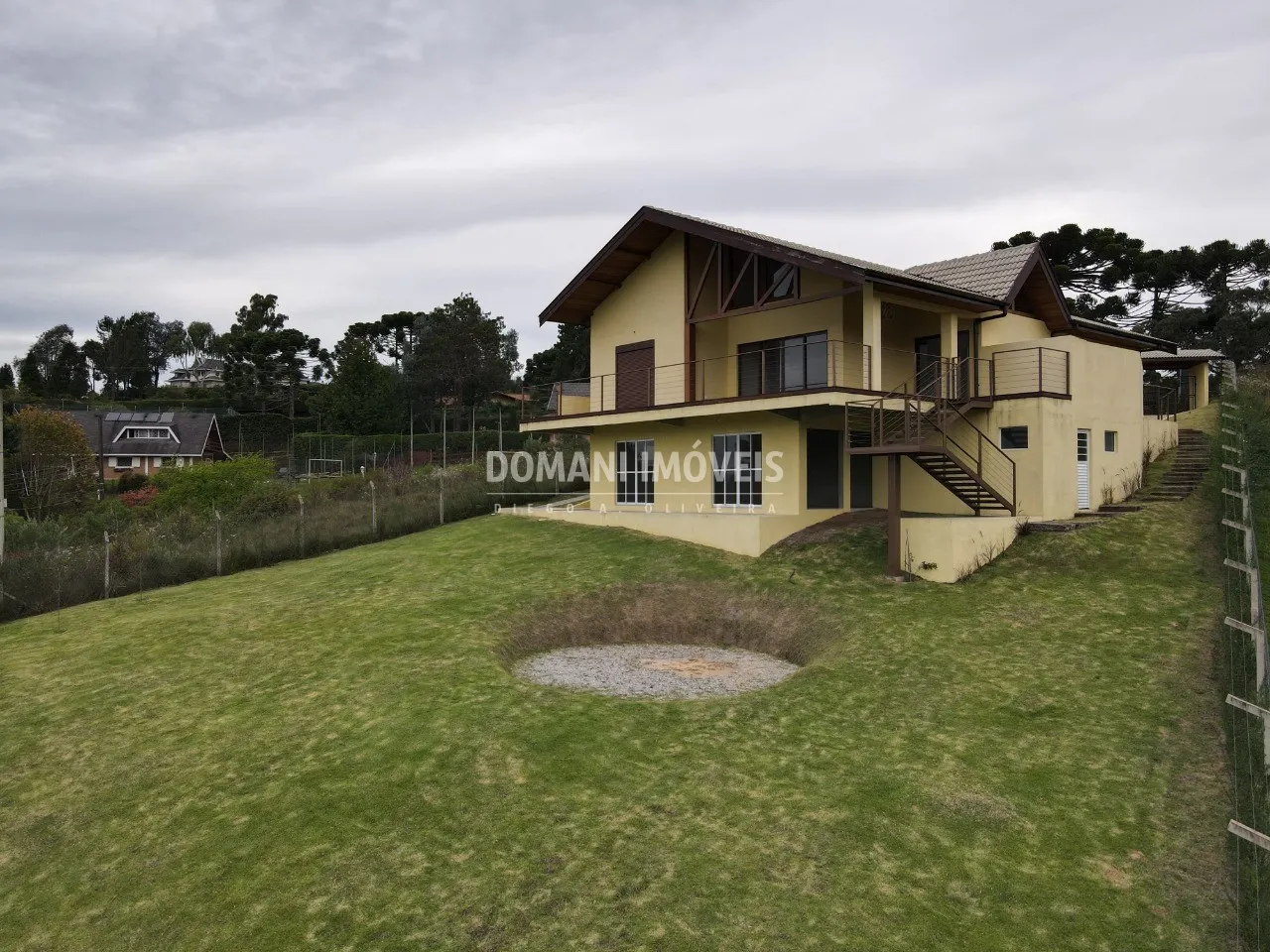 Casa à venda de 1.230 m² em Campos do Jordão, SP, Brasil