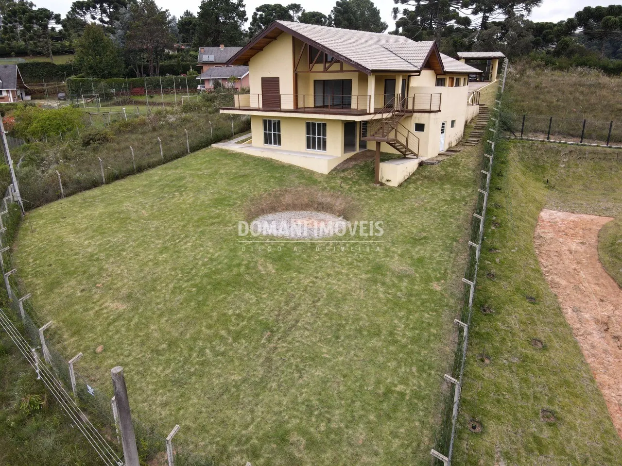 Casa à venda de 1.230 m² em Campos do Jordão, SP, Brasil