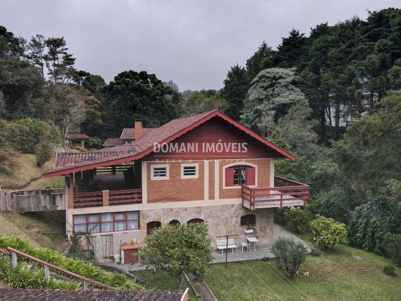 Casa à venda de 2.460 m² em Campos do Jordão, SP, Brasil