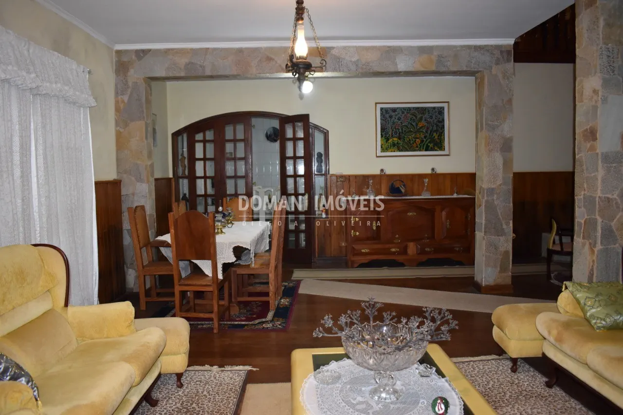 Casa à venda de 2.460 m² em Campos do Jordão, SP, Brasil