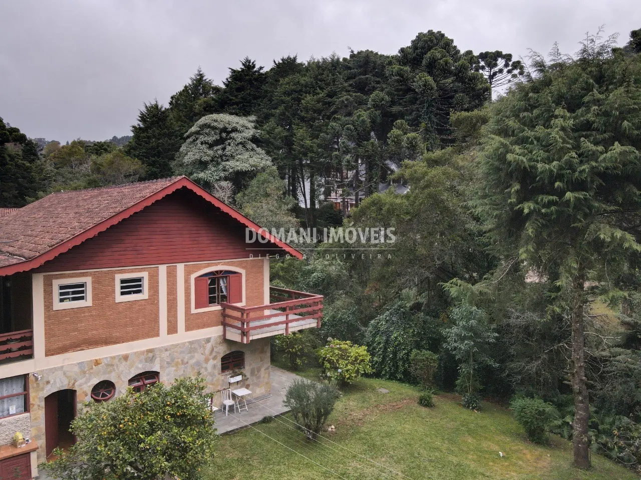 Casa à venda de 2.460 m² em Campos do Jordão, SP, Brasil