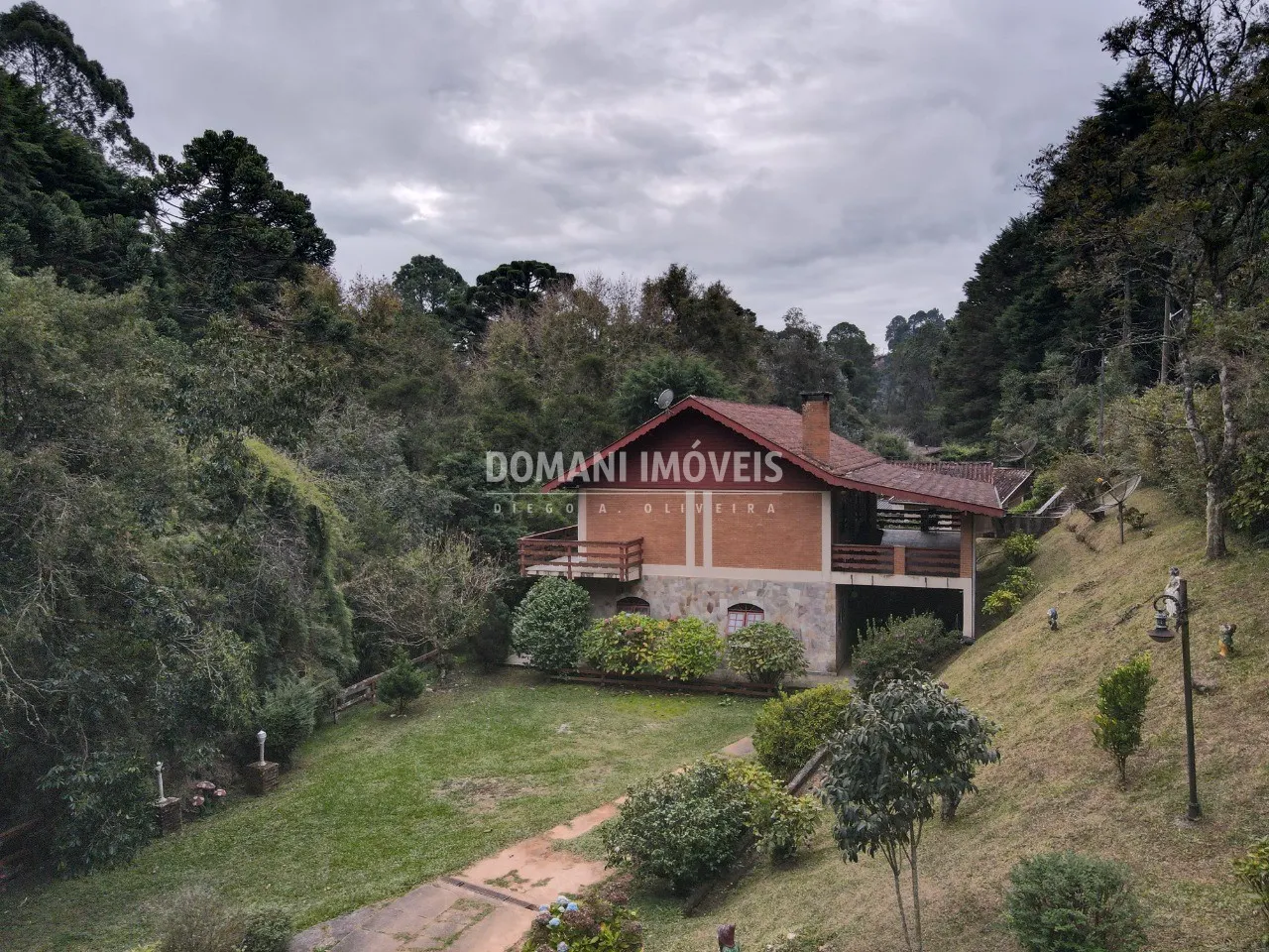 Casa à venda de 2.460 m² em Campos do Jordão, SP, Brasil
