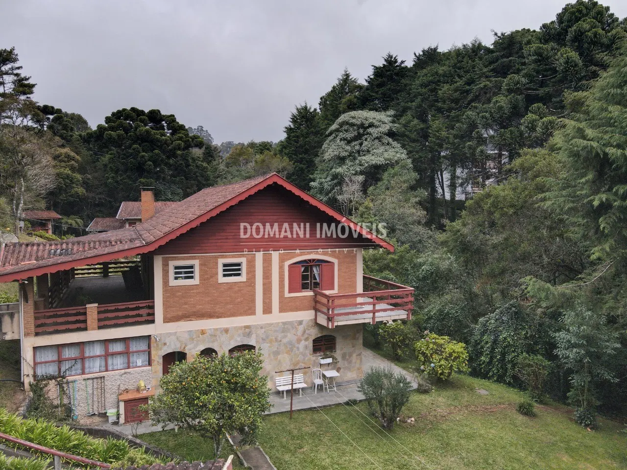 Casa à venda de 2.460 m² em Campos do Jordão, SP, Brasil