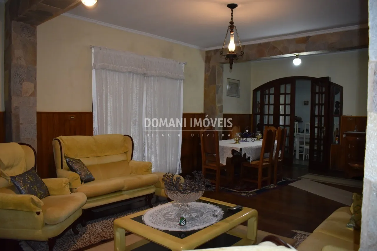 Casa à venda de 2.460 m² em Campos do Jordão, SP, Brasil