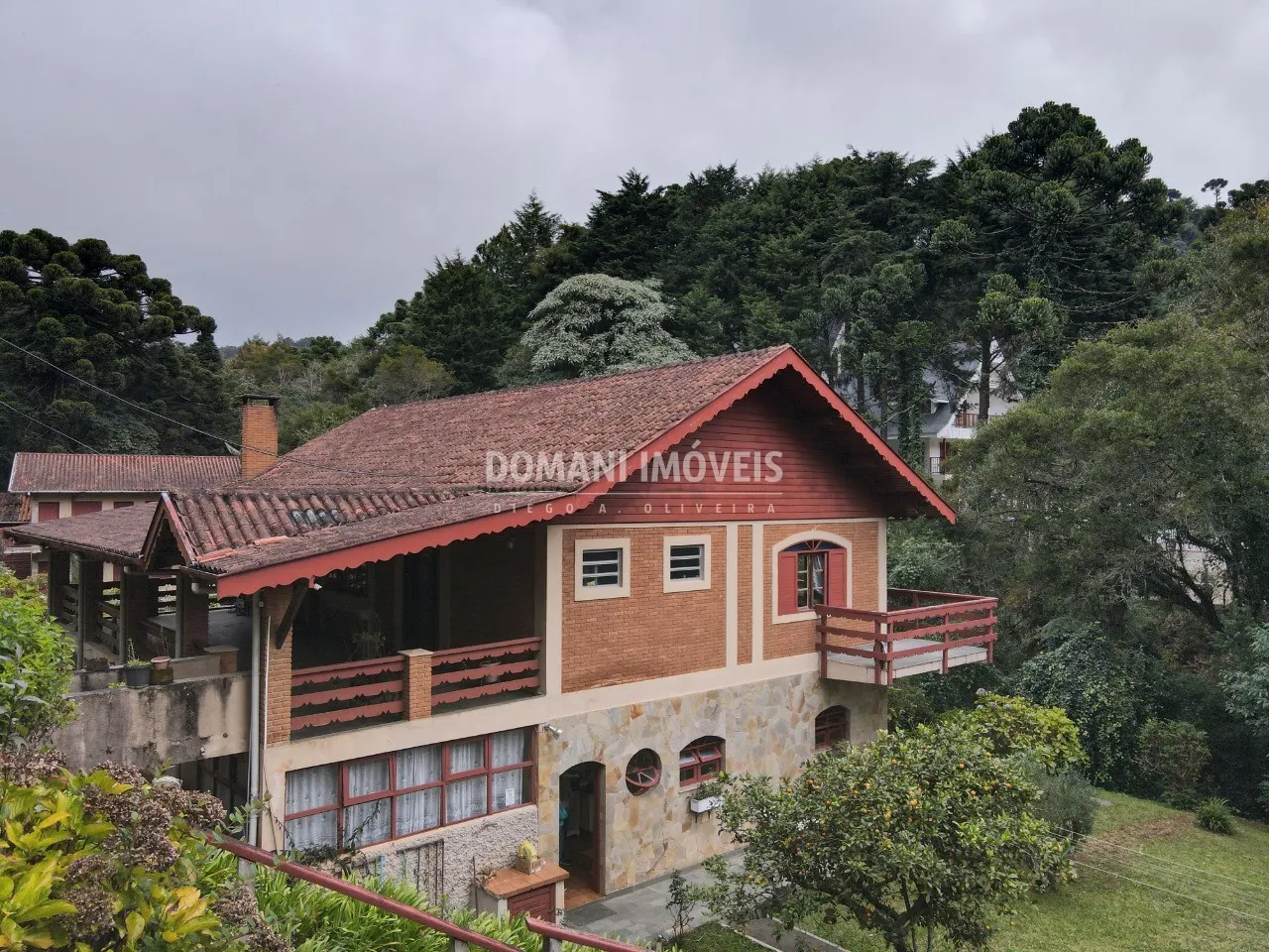 Casa à venda de 2.460 m² em Campos do Jordão, SP, Brasil