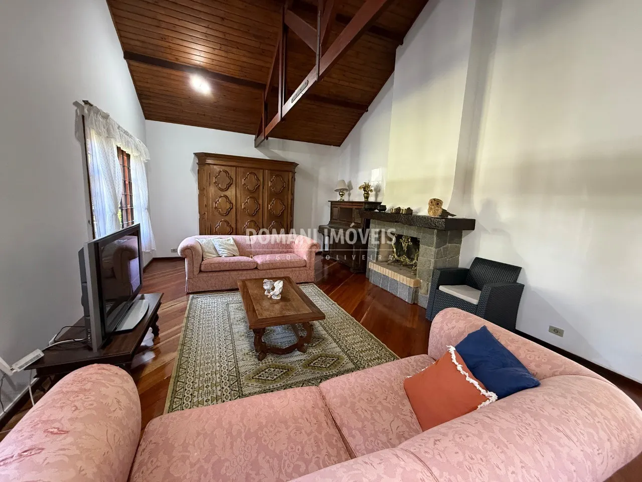 Casa à venda de 1.110 m² em Campos do Jordão, SP, Brasil