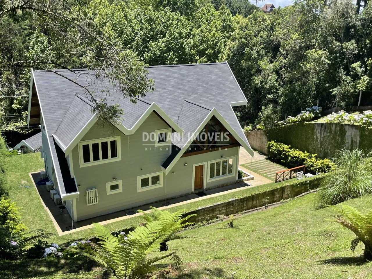 Casa à venda de 1.090 m² em Campos do Jordão, SP, Brasil
