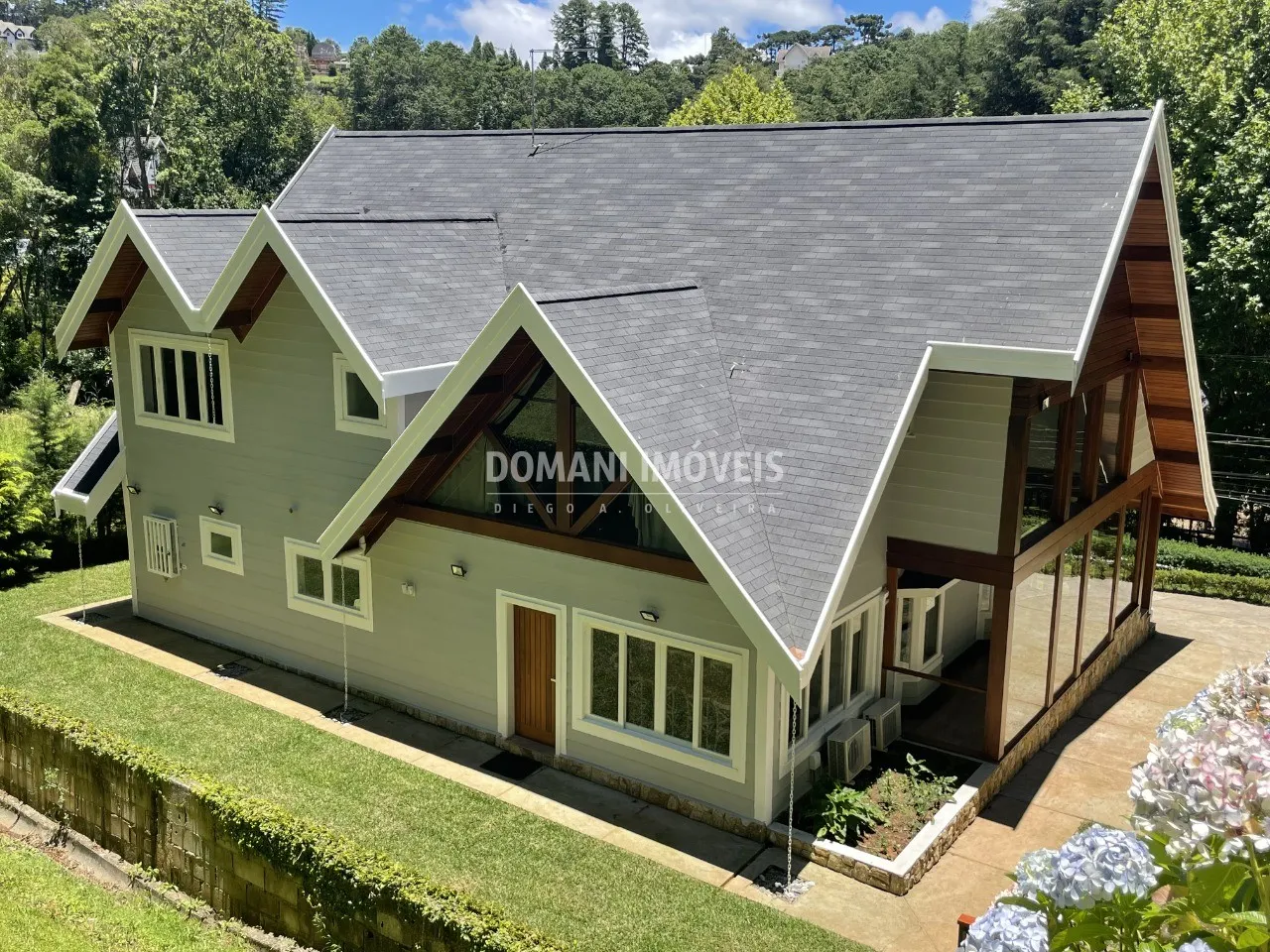 Casa à venda de 1.090 m² em Campos do Jordão, SP, Brasil