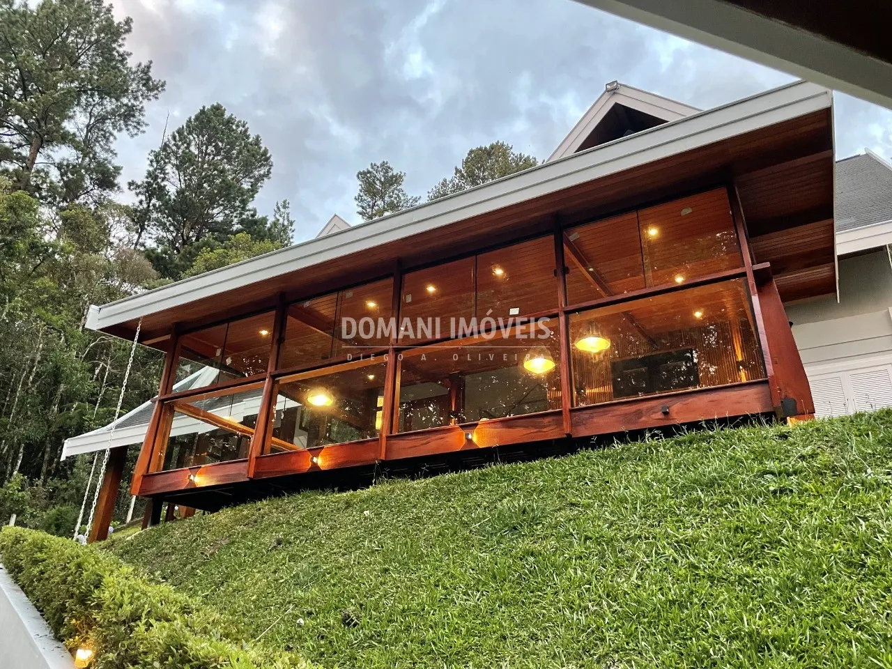 Casa à venda de 1.090 m² em Campos do Jordão, SP, Brasil