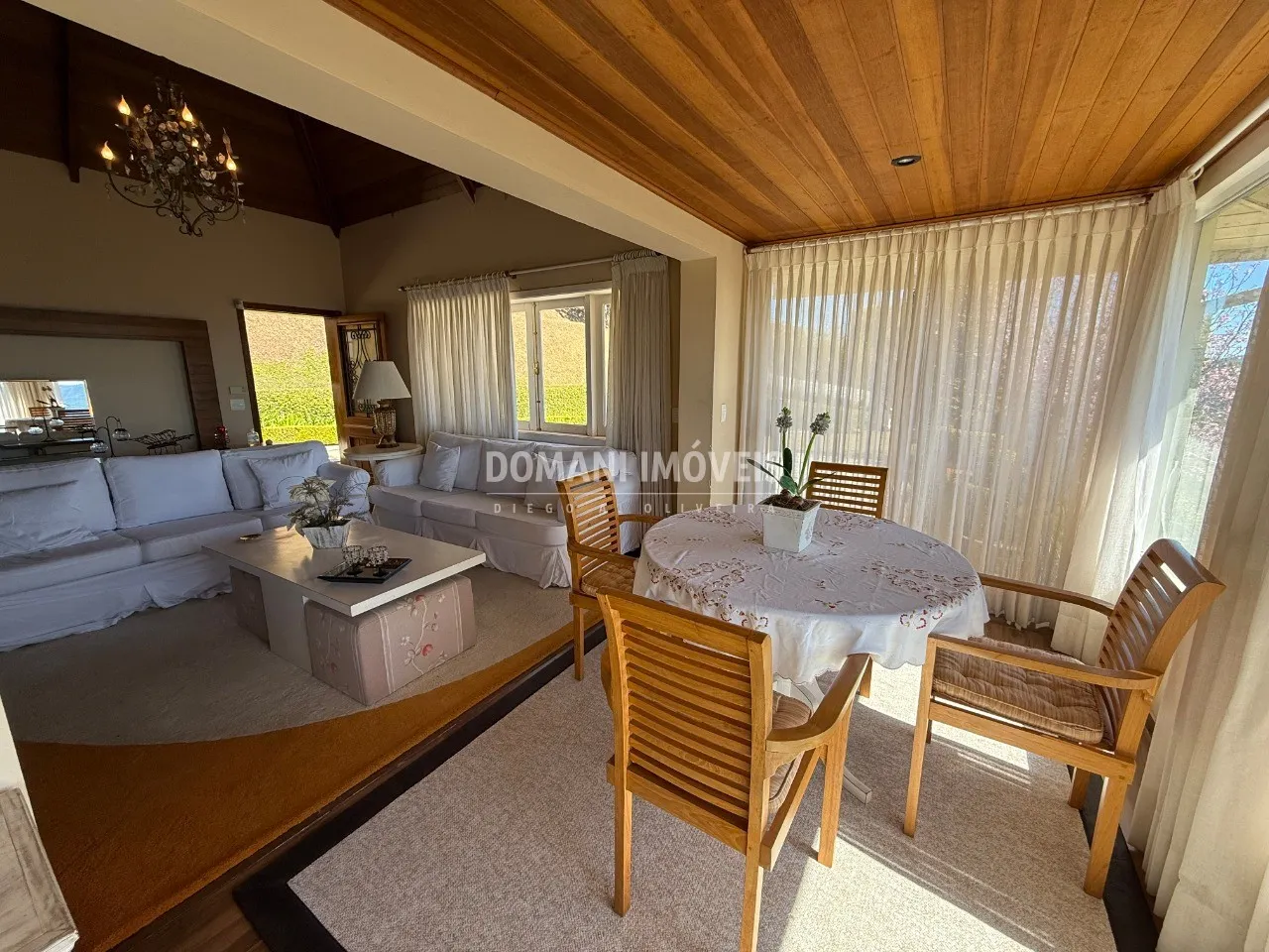 Casa à venda de 1.435 m² em Campos do Jordão, SP, Brasil