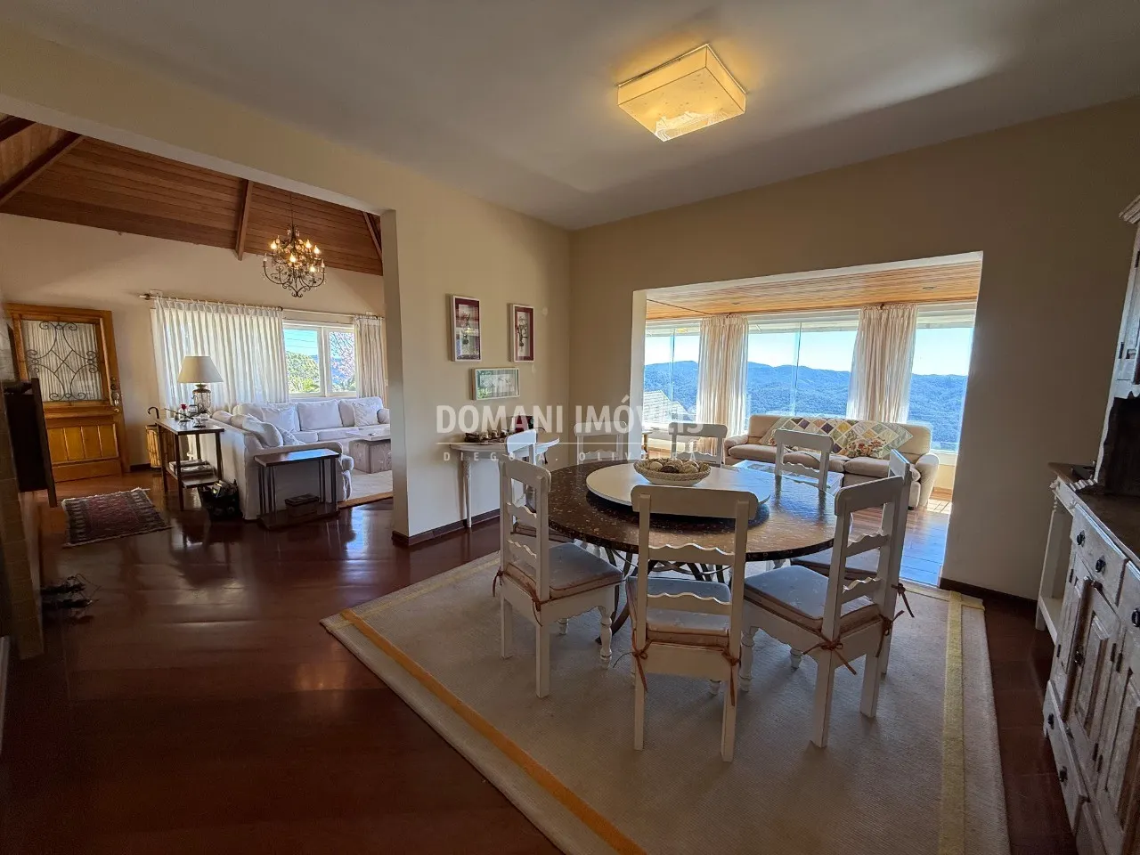 Casa à venda de 1.435 m² em Campos do Jordão, SP, Brasil