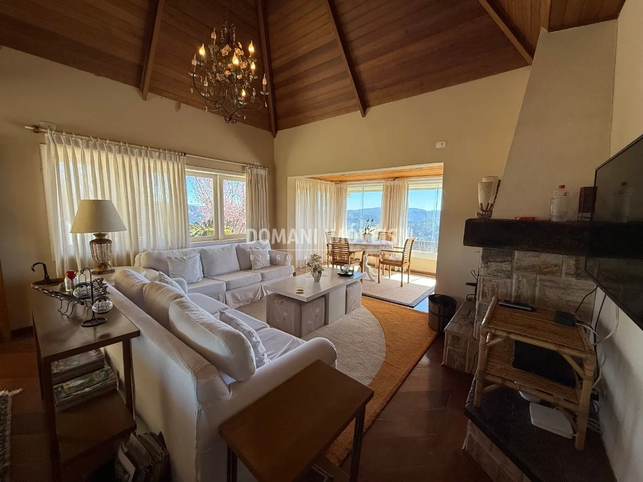 Casa à venda de 1.435 m² em Campos do Jordão, SP, Brasil