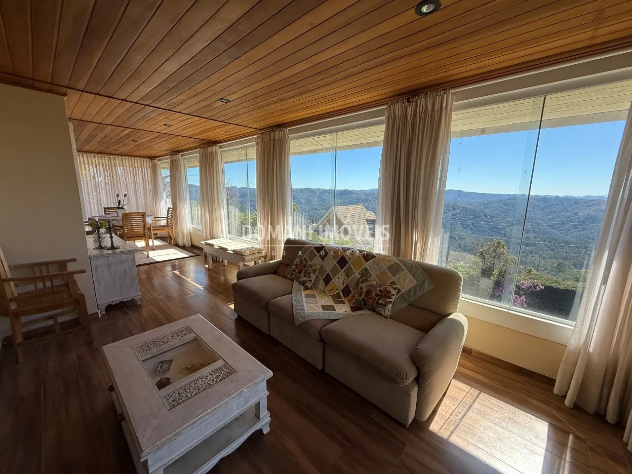 Casa à venda de 1.435 m² em Campos do Jordão, SP, Brasil