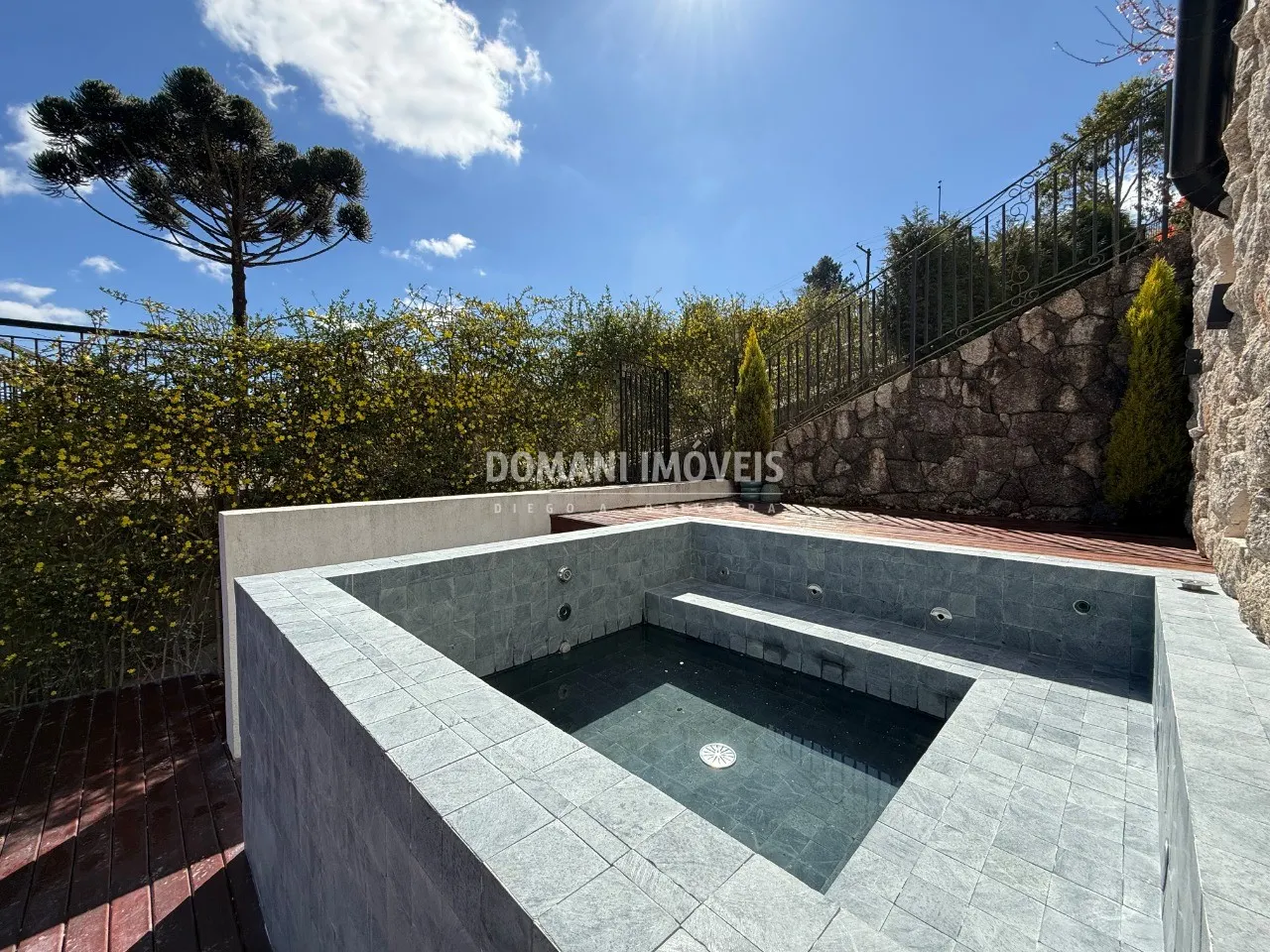 Casa para Alugar de 650 m² em Campos do Jordão, SP, Brasil