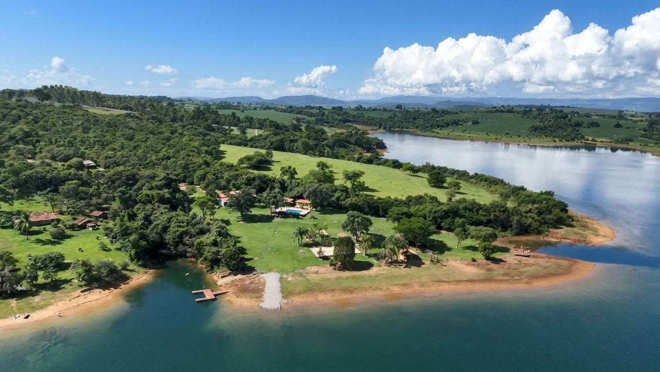 Pousada à venda de 2 ha em Delfinópolis, MG, Brasil