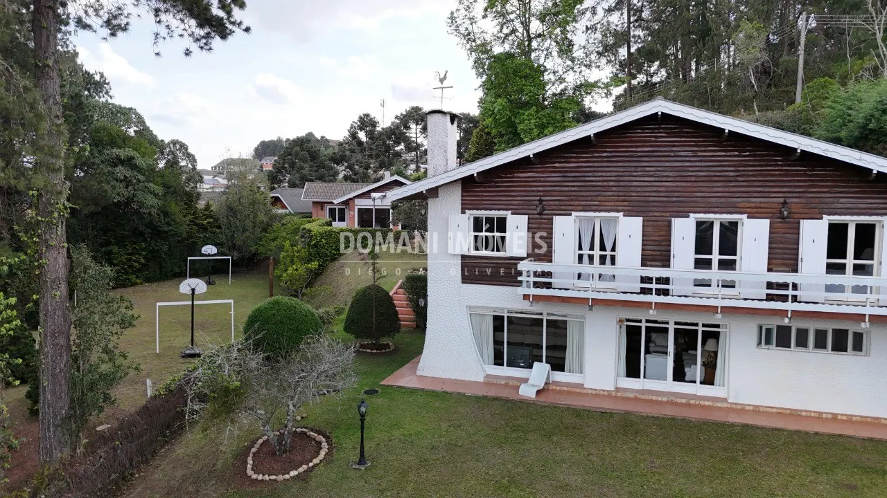 Casa à venda de 3.080 m² em Campos do Jordão, SP, Brasil
