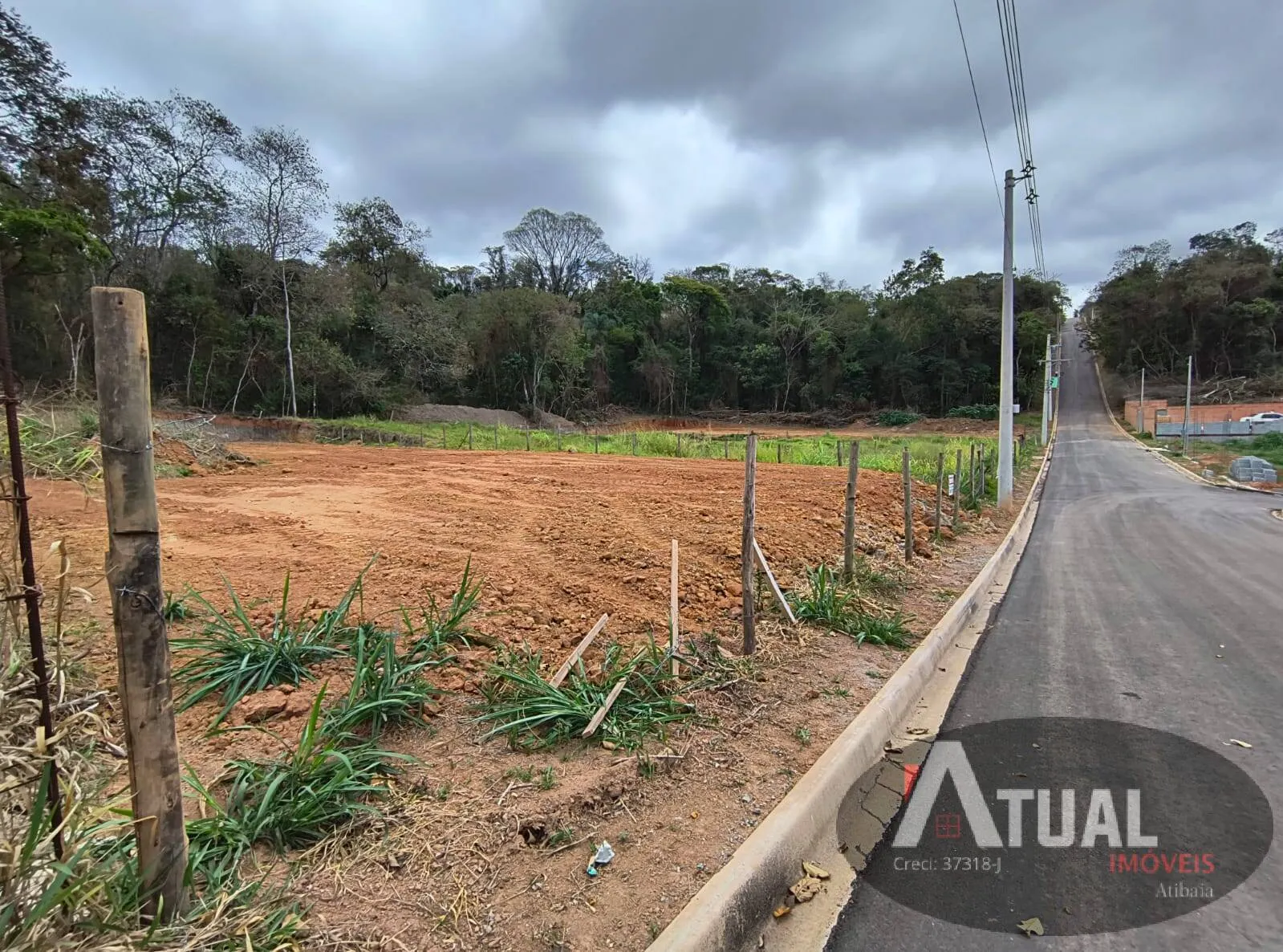 Terreno à venda de 1.000 m² em Atibaia, SP, Brasil